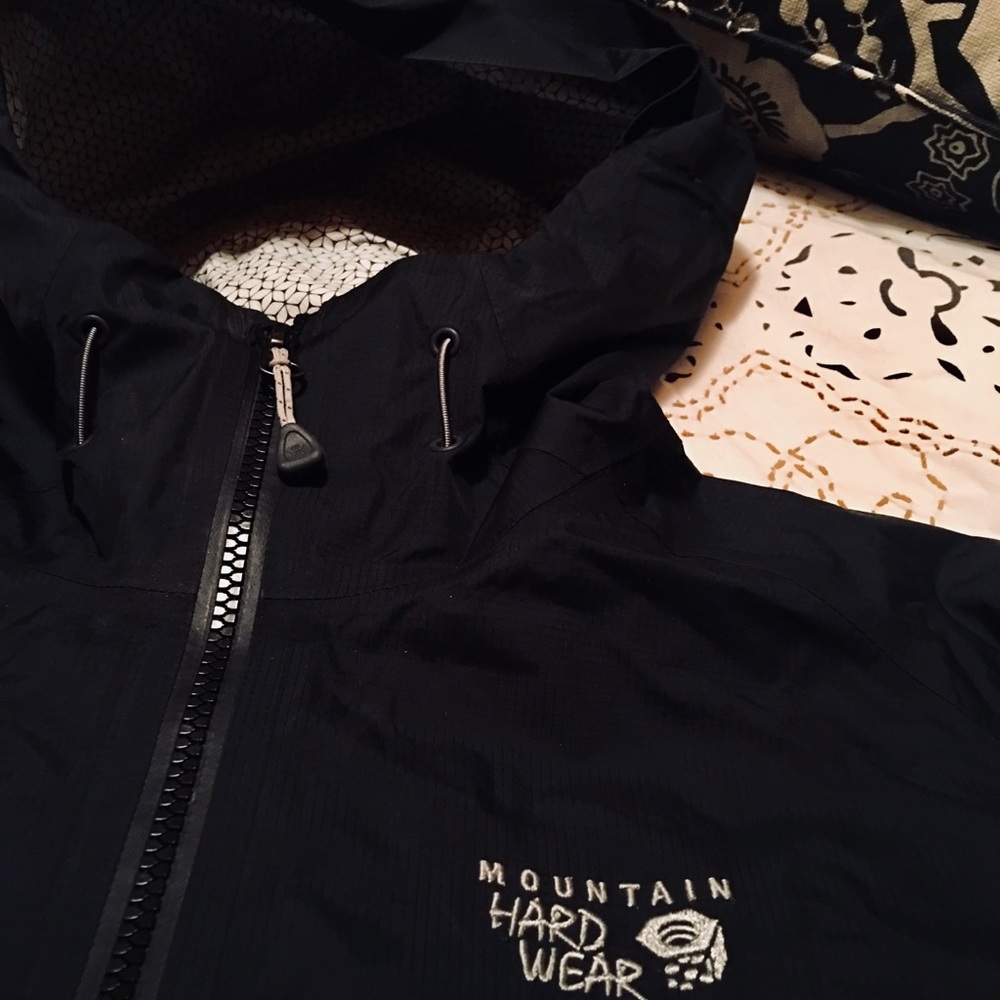 🐧Mountain Hard Wear rain jacket - Picture 2 of 3